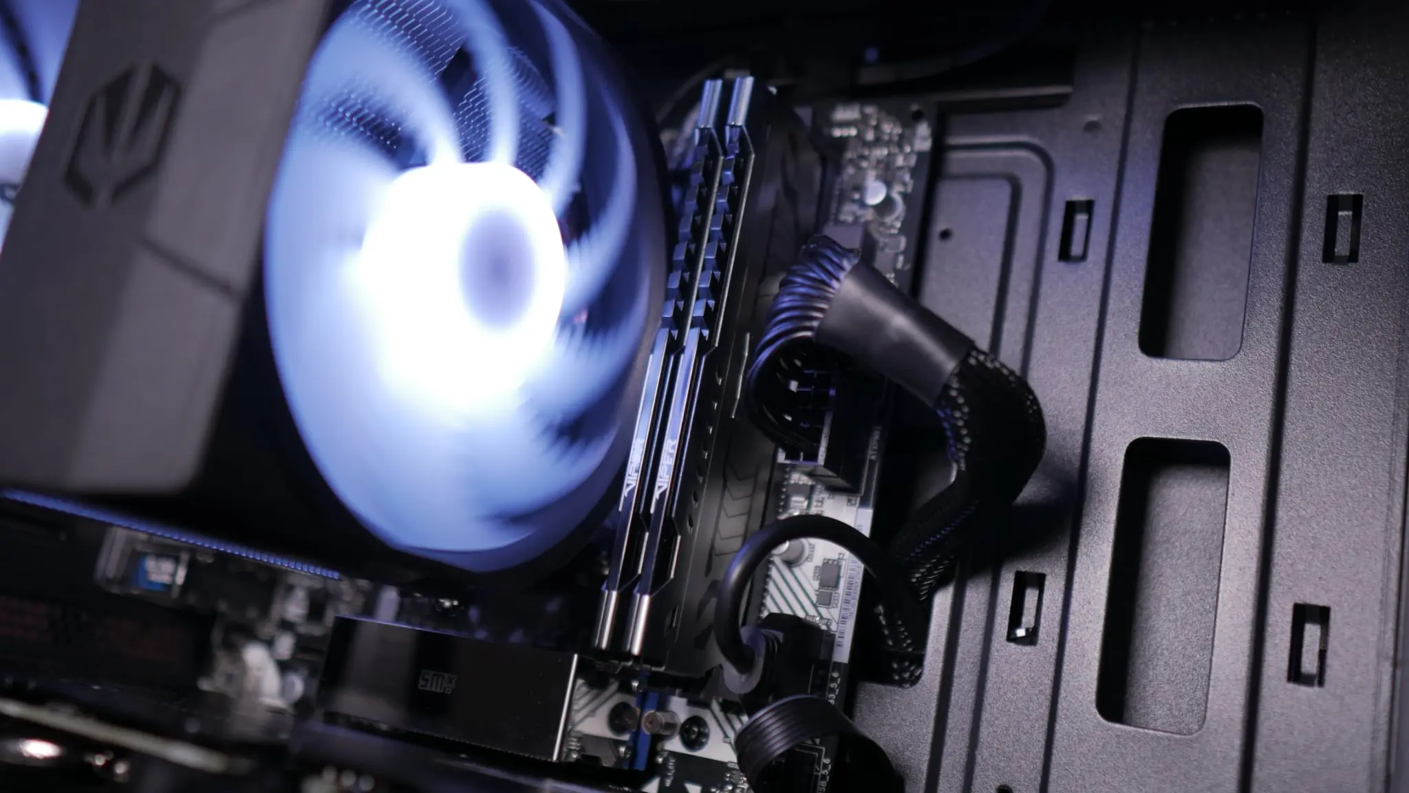 Bezpieczny montaż — złożony komputer